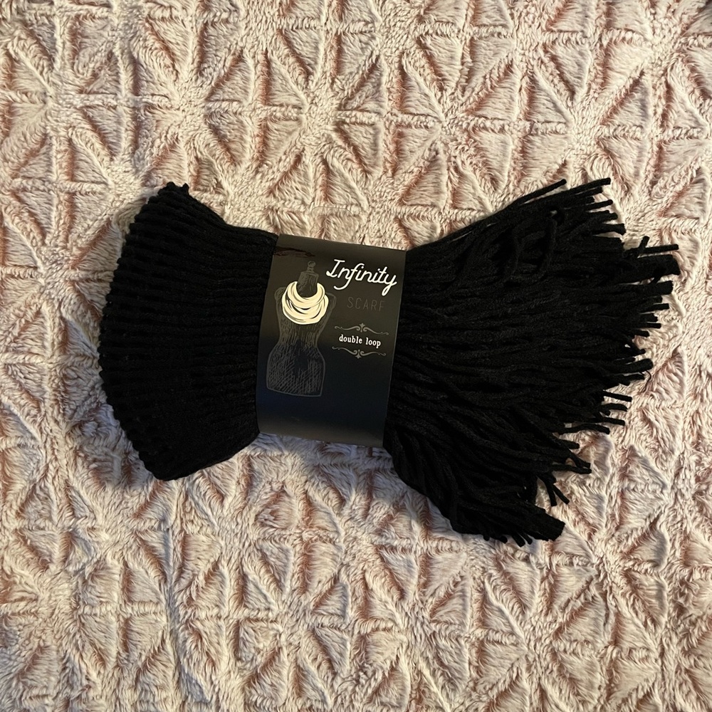 INFINITY SCARF